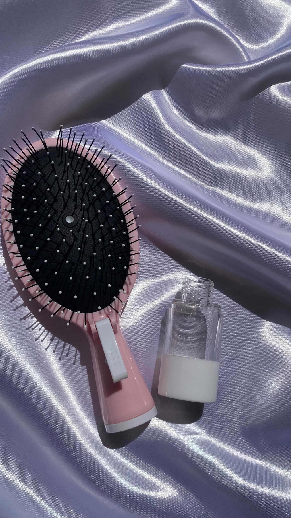 brosse cheveux et spray haille