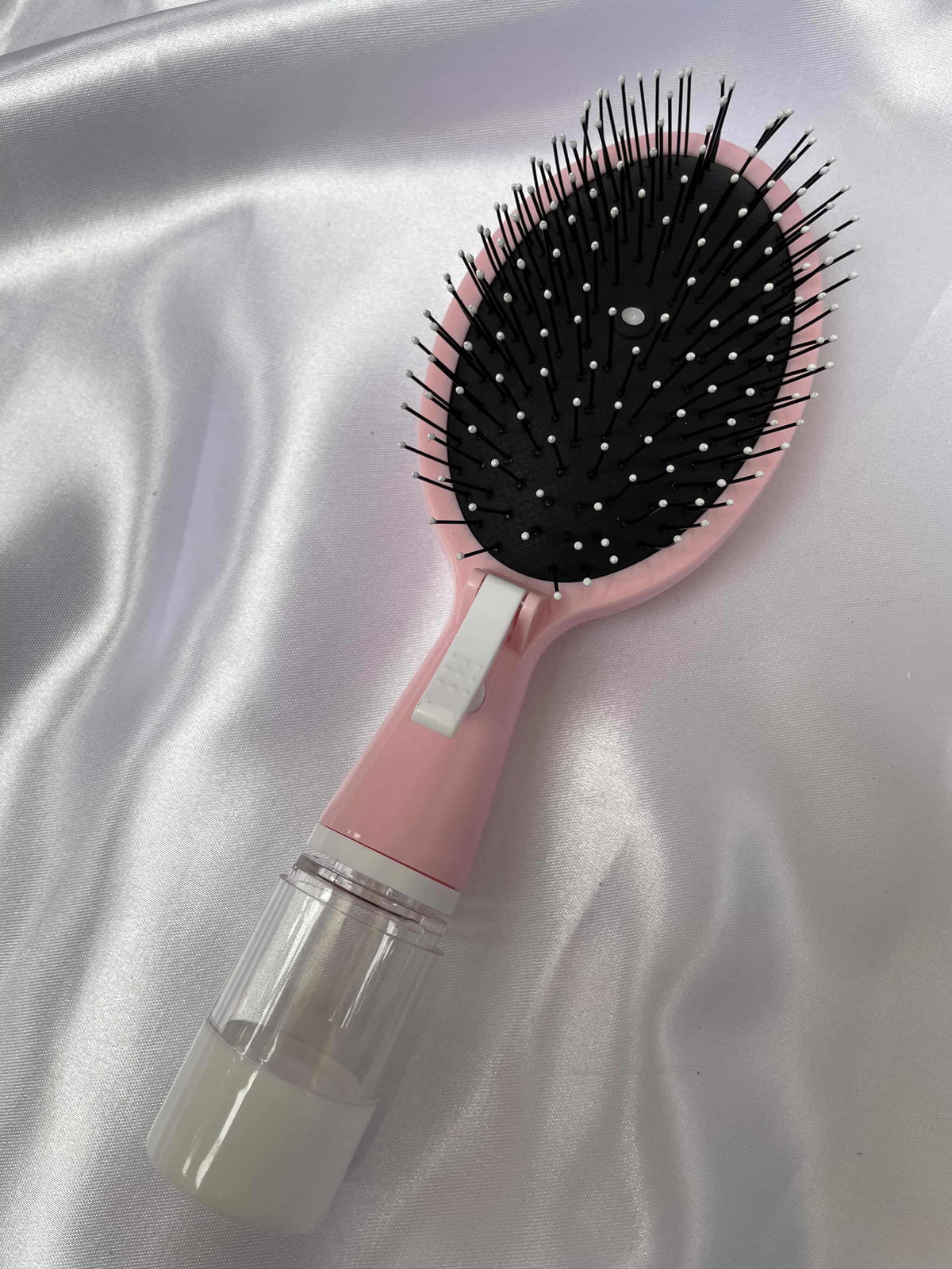 brosse cheveux et spray haille
