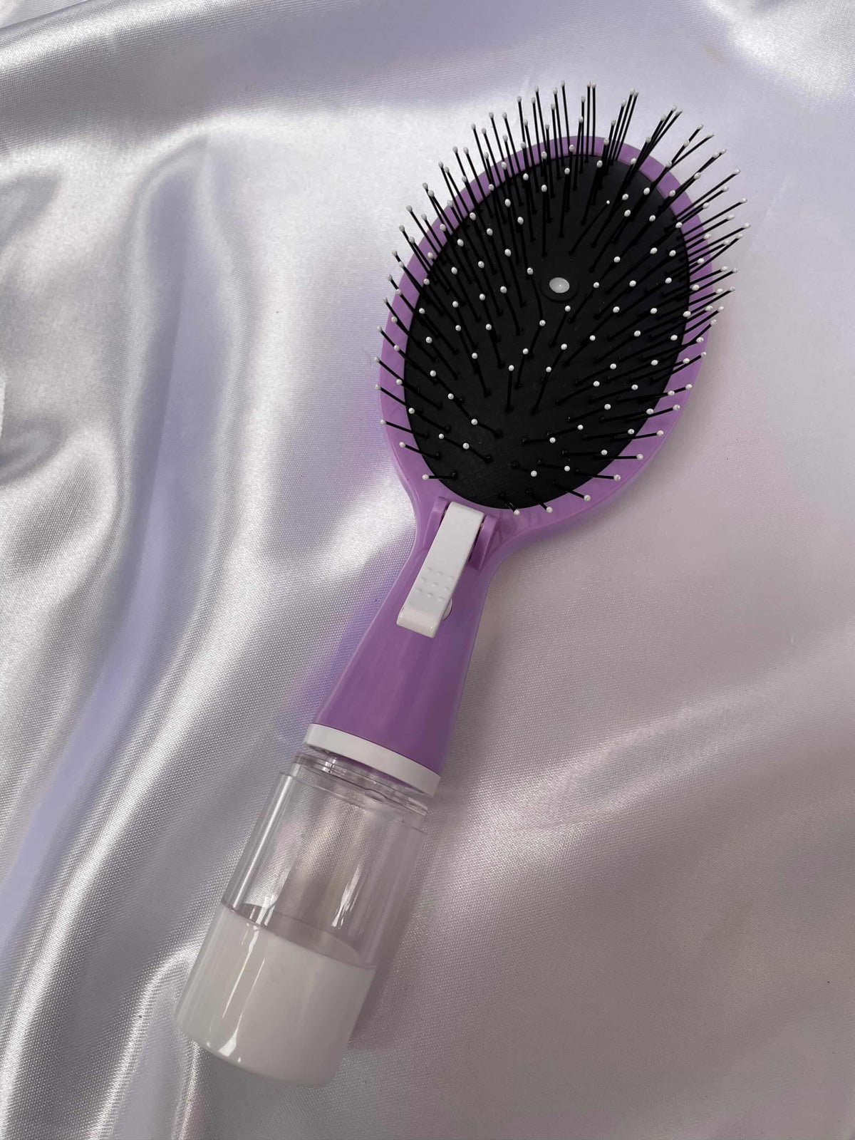 brosse cheveux et spray haille