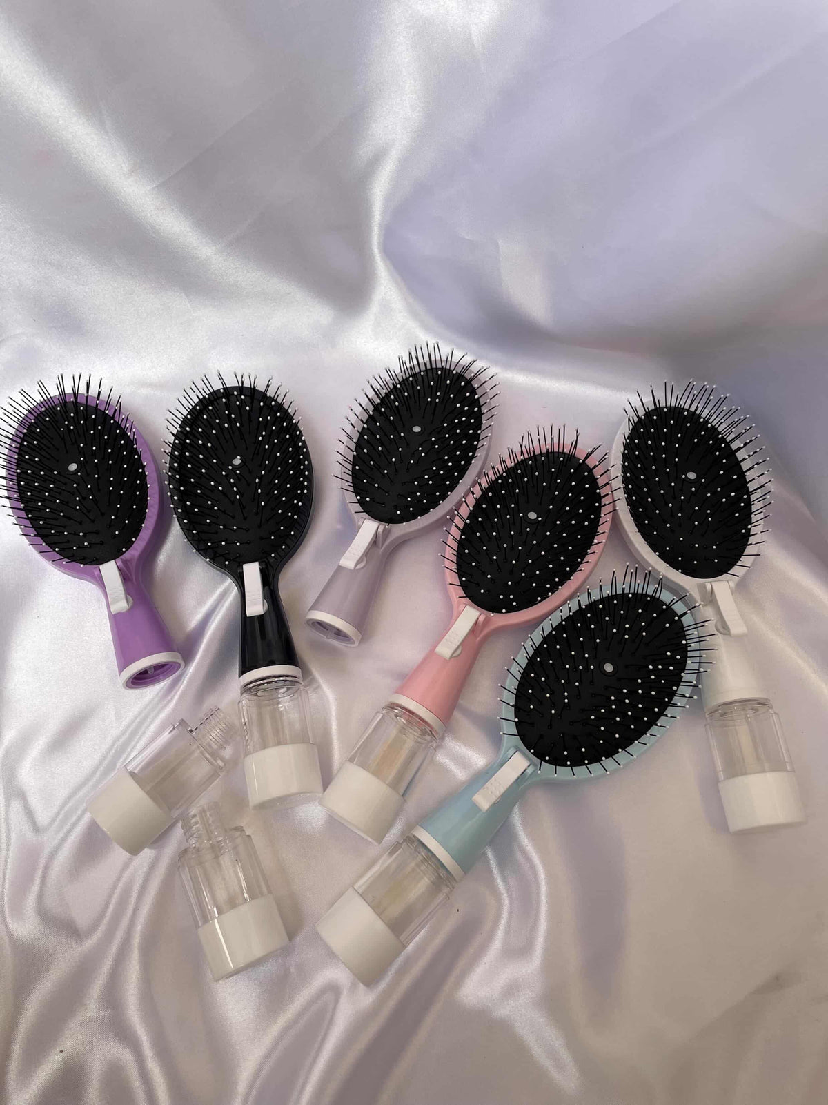 brosse cheveux et spray haille